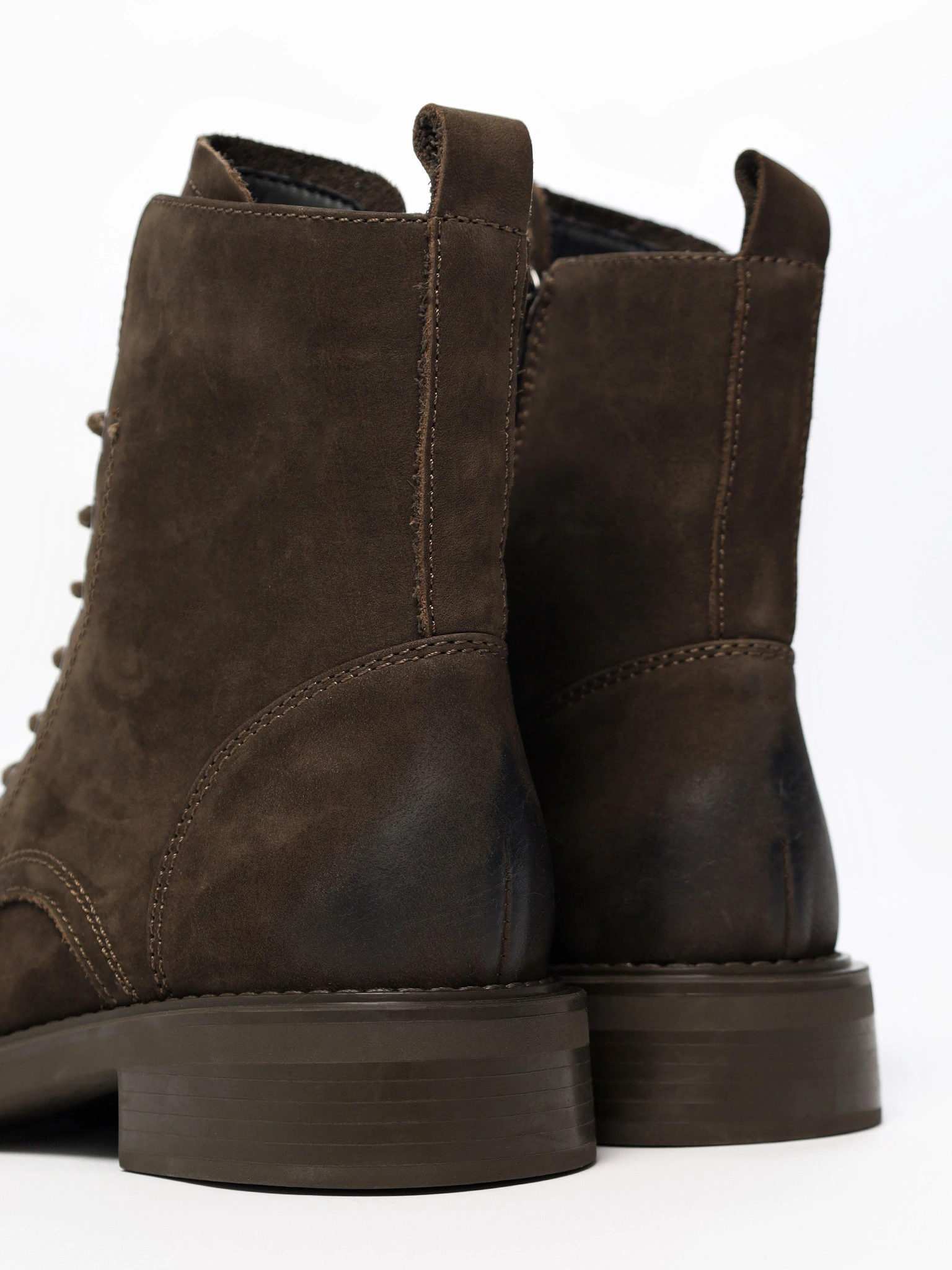 Ботинки-дерби оливкового цвета на широком среднем каблуке